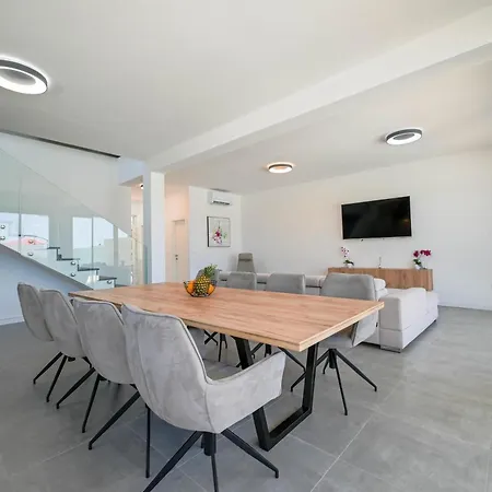 Ely 빌라 칸파나르