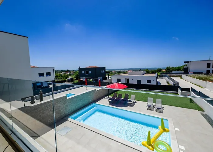 Ely 빌라 칸파나르