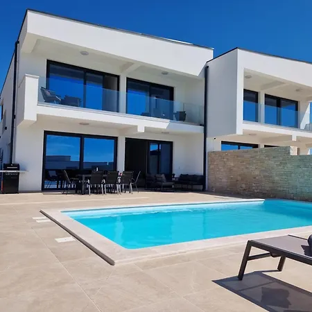Ely Villa *